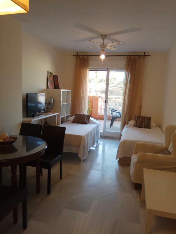 Precioso ático en Torre de Benagalbón a 20 metros del mar. Apartamento Exterior foto
